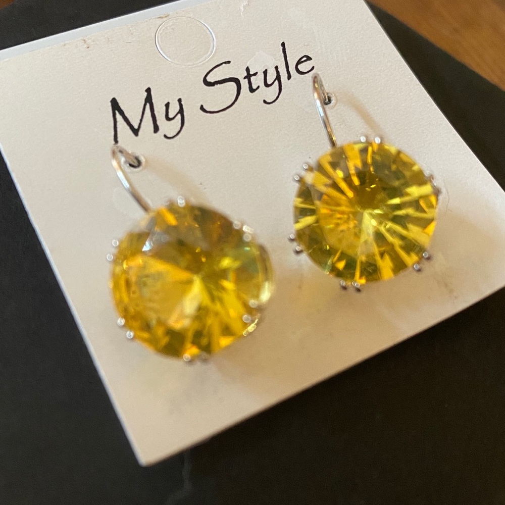 My Style drop citrine earrings NWT!